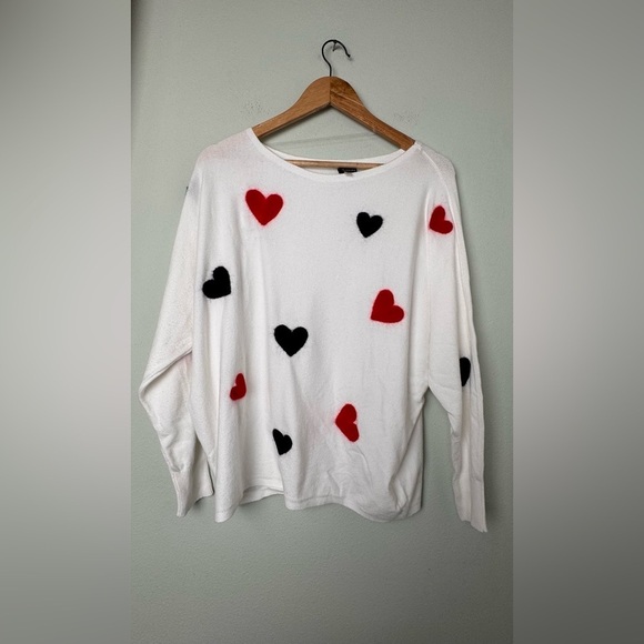Aaeda Cozy Crewneck Sweater with Fuzzy Black & Red Hearts Size Large - Picture 1 of 10